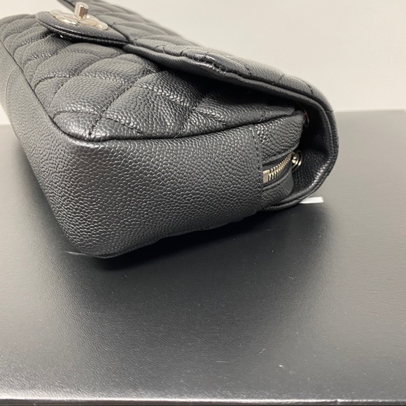 Chanel Easy Flap Medium Shoulder Bag - Picture 5 of 16